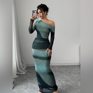 Green Tie-Dye Wide Shoulder Ruched
Side Bodycon Dress Maxi
Women Outfit